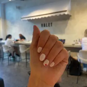 Homepage 6 white nails heart